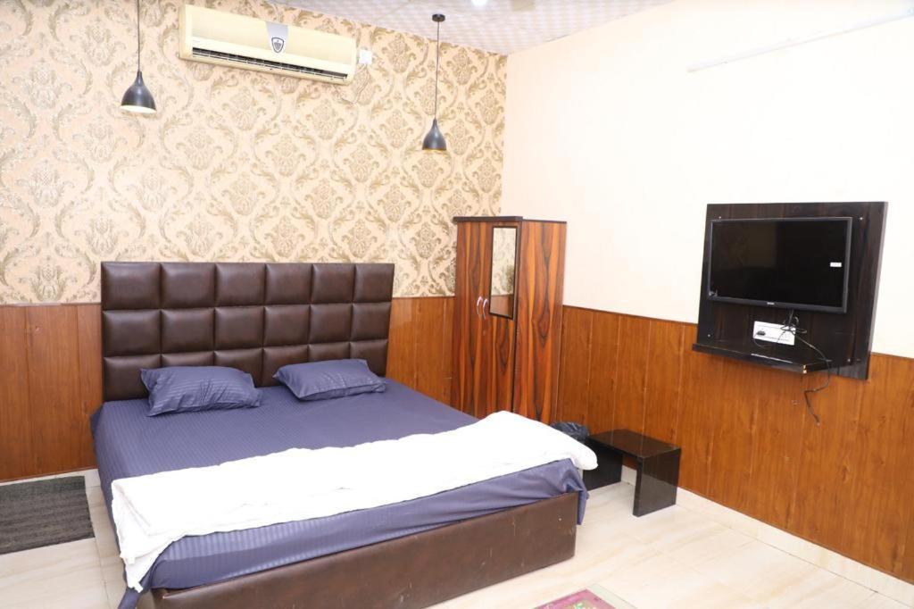 Hotel Aashirvad Faridabad Exterior photo