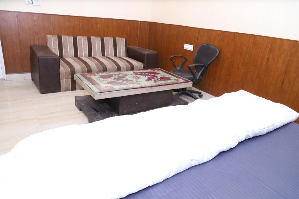 Hotel Aashirvad Faridabad Exterior photo