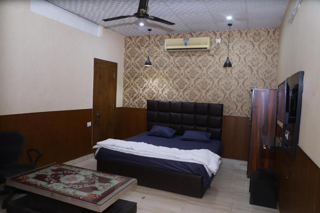 Hotel Aashirvad Faridabad Exterior photo